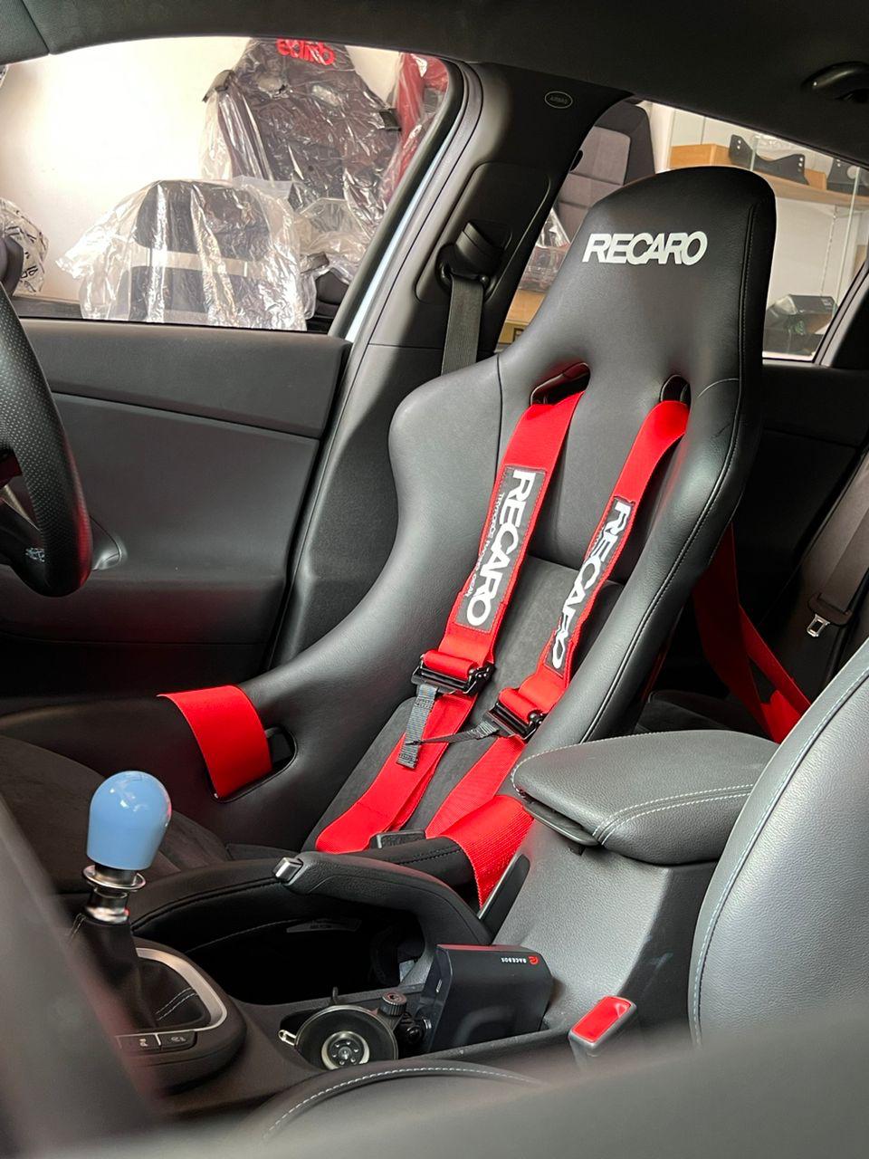 Recaro Pole Position, red 4-point harness, Performance Blue gear knob